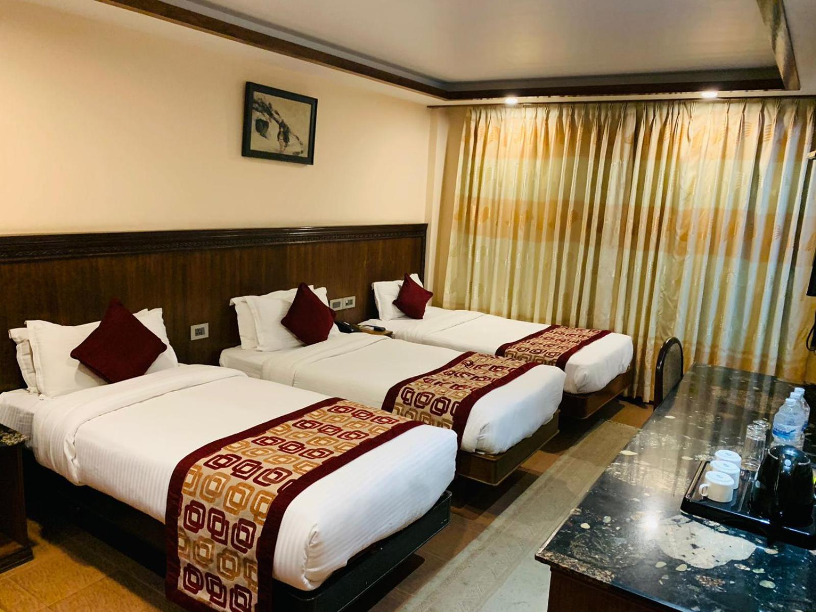 Hotel Manang Катманду Экстерьер фото